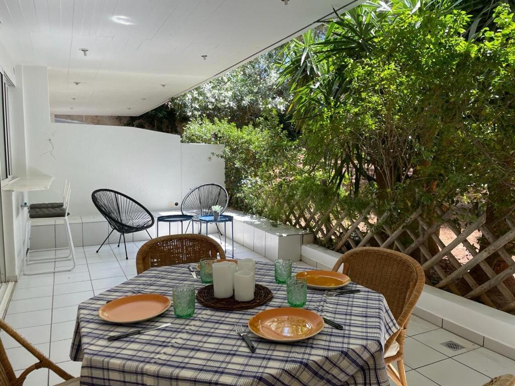 Vouliagmeni'S Secret Garden Near The Sea Apartment Athens Ngoại thất bức ảnh